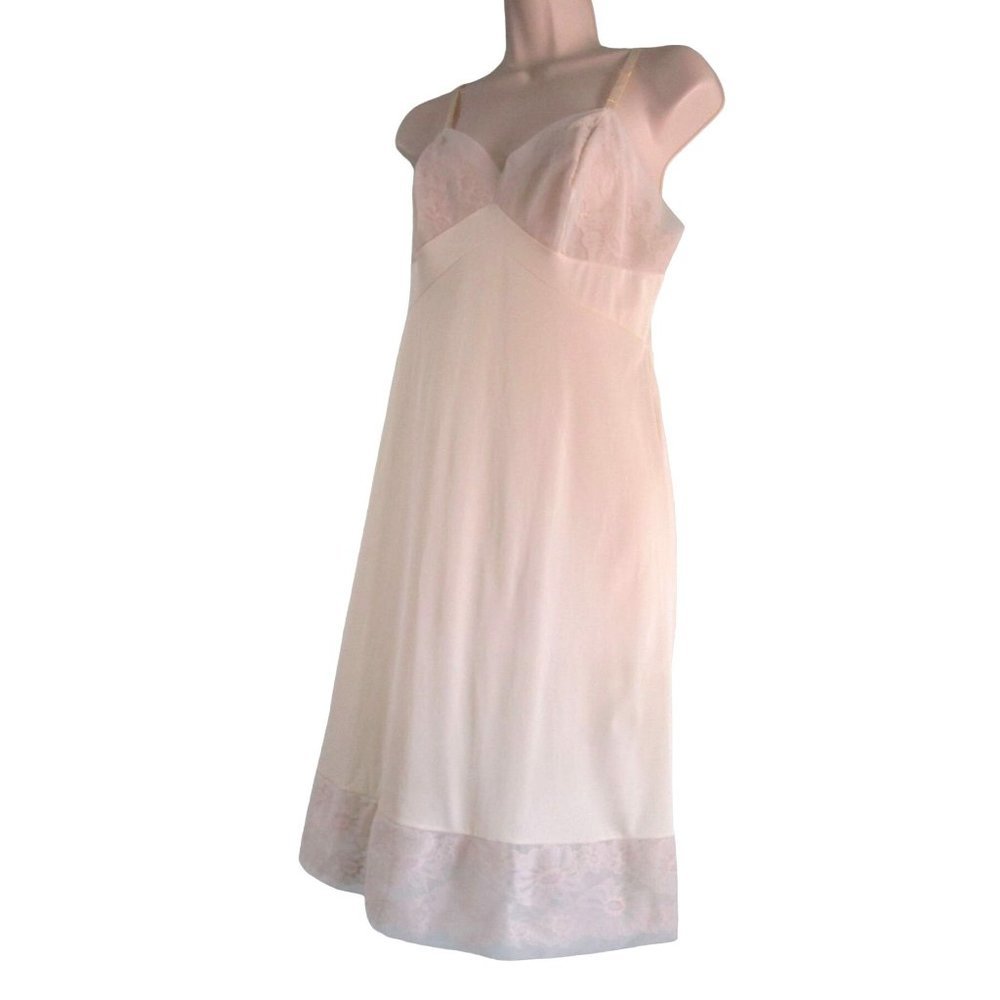 Vanity Fair Encased Lace Full Slip Soft Buttercream Ecru Sz 34 Vintage GUC